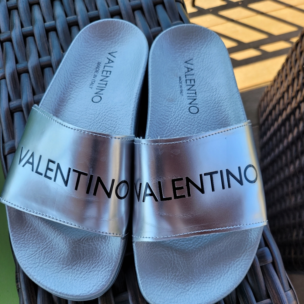 Valentino Spa/Pool flip flops!